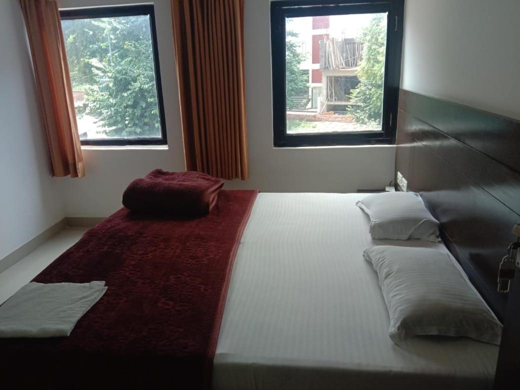 Supreme Guest House By Wb Inn Agra  Exterior foto